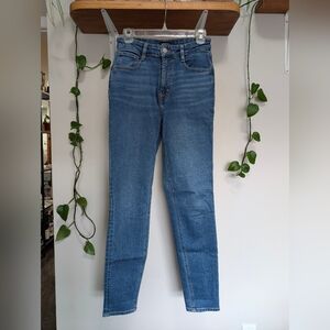 High-Waisted Jeans
